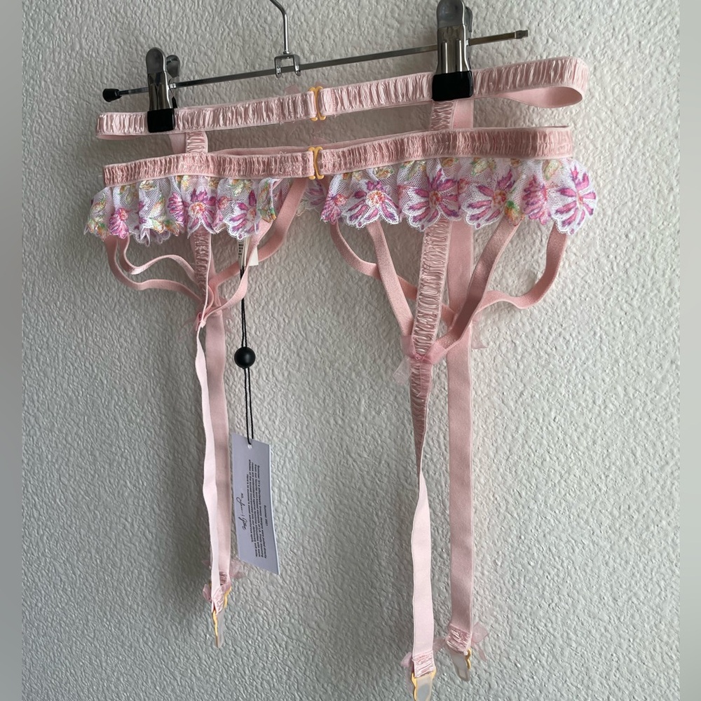 NWT For Love & Lemons April Bloom Garter Belt Pink Floral - Picture 11 of 16